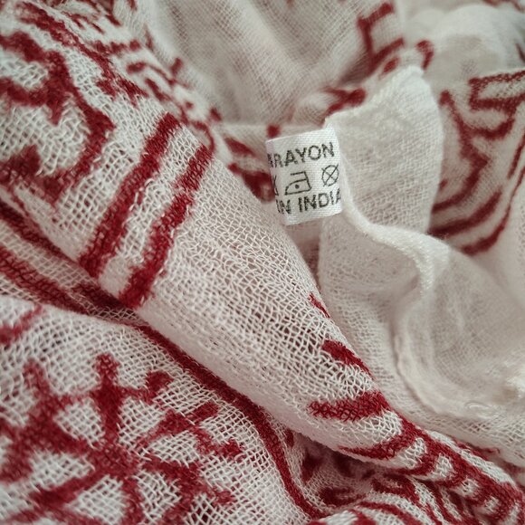 Beautiful Shawl/Wrap - 100% Rayon - White & Brick Red - All Weather - Picture 3 of 4